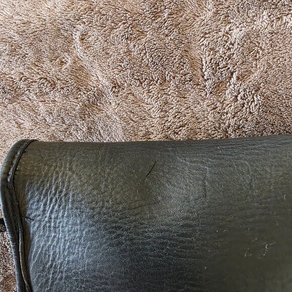 Vintage Coach 132 Compact Crossbody Bag Black Leather USA Brass Turnlock - Picture 14 of 16